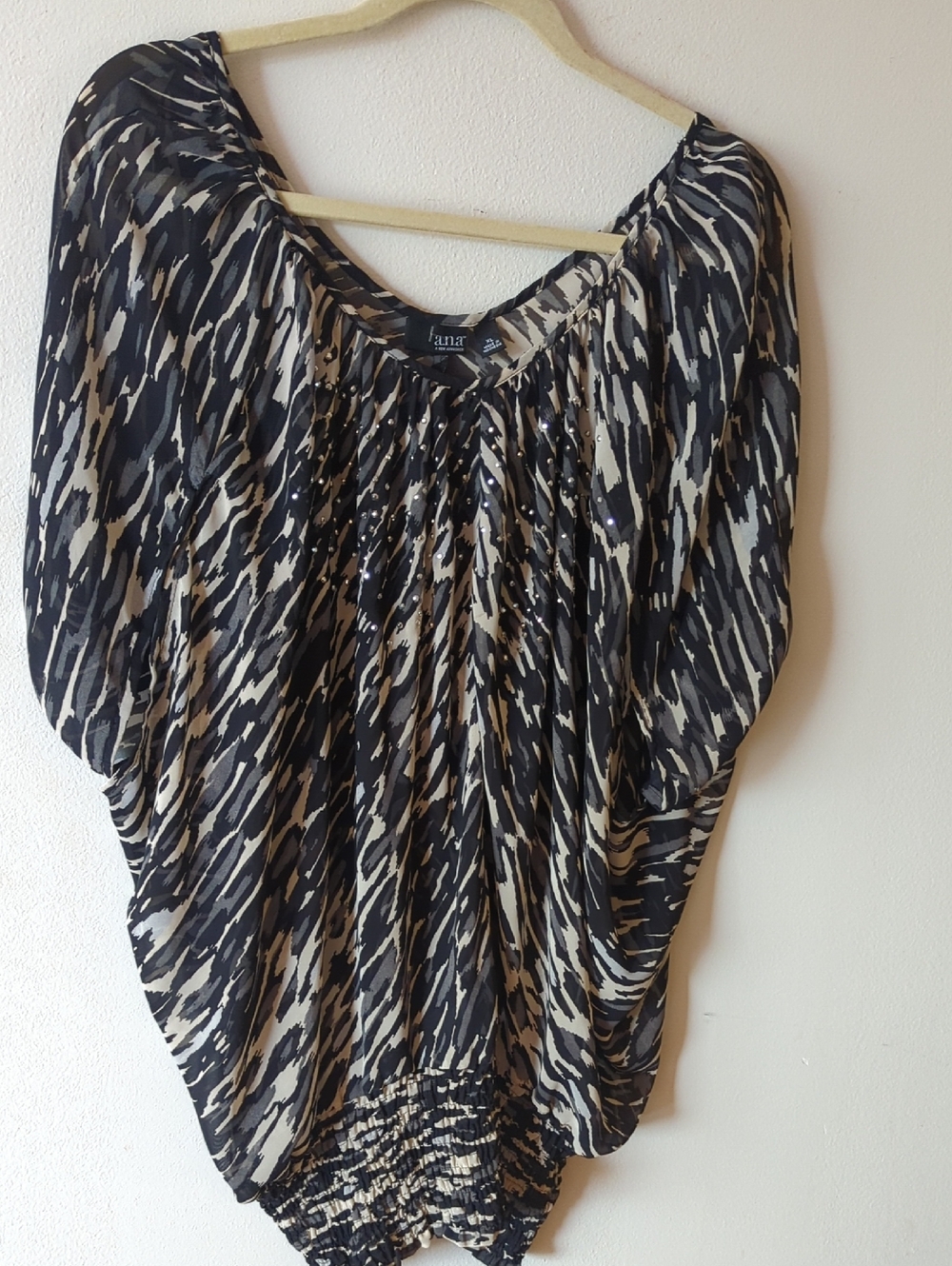 a.n.a Black/gray abstract patterned sheer blouse, V-neckline & gathered hem XL